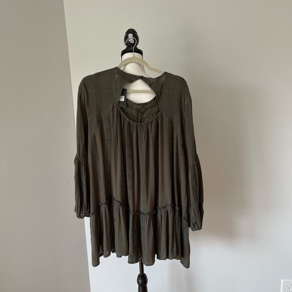 Blue B Collection new with tags size large top in olive - Picture 12 of 16